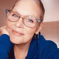 Leanne Clements's Instagram, Twitter & Facebook