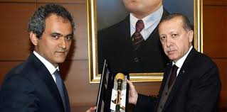 .medyadan attığı 'meb ziya selçuk'un istifa ettiği ve bu istifasının da kabul edilerek, kesinleştiği bilgisi geldi' mesajı sonrasında vatandaşlar 'ziya selçuk istifa mı etti' sorusuna cevap arıyor. Milli Egitim Bakani Ziya Selcuk Resmen Istifa Etti