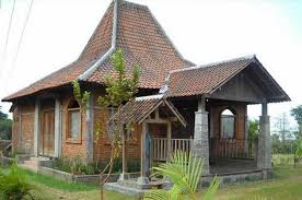 Rumah joglo selanjutnya dibangun seperti rumah panggung, namun memiliki area teras yang diberi pagar dari kayu. Check Rumah Joglo Modern Sejarah Dan Inspirasi Desainnya