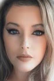 Nicole Horn's Instagram, Twitter & Facebook