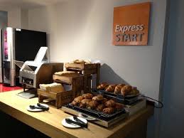 7:00 am to 10:30 am.continental breakfast with hot options. Holiday Inn Express London Southwark Hotel Reviews Photos Rate Comparison Tripadvisor