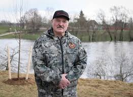 Prior to his political career, lukashenko worked as director of a state farm (), and served in the soviet border troops and in the soviet army. Moskou Aanslag Op Wit Russische Leider Loekasjenko Verijdeld De Morgen