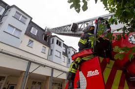 Wohnungen im umkreis von hildburghausen. Hildburghausen Wohnung Brennt In Hildburghausen Aus Mieter Aus Komplex Gerettet Hildburghausen Insudthuringen