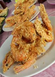 Warung pok nong yang menyediakan pelbagai jenis celup tepung diantaranya ikan, udang, sotong, pari dan juga keropok. Sojourn In Terengganu Warung Pok Nong Ikan Celup Tepung Escapy Travel Mag