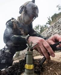 Les screenshots du commando kieffer. No Sneezing Allowed French Commando Kieffer Combat Diver During Training 1080x1331 Militaryporn