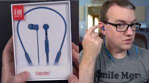 There is a wire linking the two speaking of sound: A Day With Beatsx Wireless Bluetooth Headphones Youtube