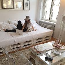 31 Idees Inspirations Pour Fabriquer Un Lit En Palette Idee Deco Studio Etudiant Lit En Palette Idee Deco Studio