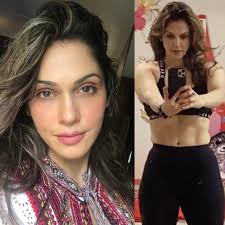 Remember Isha Koppikar? Here's her latest IG pics. She's giving me very Gal  Gadot/Deepika vibes? Why do you think she didn't really make it? I think  she'd look good opposite the khans .. :
