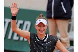 Osaka looked nervous and played loose from the start, down four games in. Uberraschungs Finale In Paris Vondrousova Vs Barty