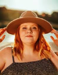 Janelle Hendricks's Instagram, Twitter & Facebook