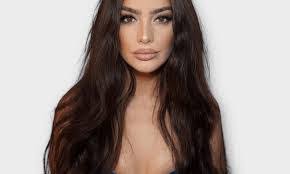 Roxanne Kasper's Instagram, Twitter & Facebook