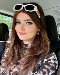 Sophie's make up would take her hours to do, she had her very own unique  way of doing this and would never accept any hints or tips from anyone 🙈  her unblended