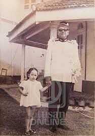 Akhir 1933 mariam melahirkan anak perempuan dan dinamakan tunku khatijah ibni tunku abdul rahman. Tunku Abdul Rahman Pada Mata Vat 69 Perjuangan Semalam Facebook