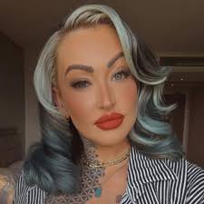 Charlotte Amy Violet Holliday (@the_hair_mermaid) • Instagram photos and  videos