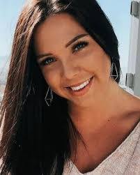 Emily Peters's Instagram, Twitter & Facebook