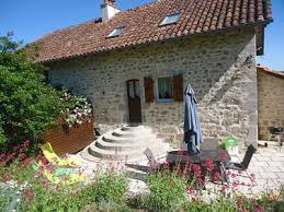 Appartement t2 meublé et équipé de 36,19 m² très lumineux en parfait état. Gite Le Bel Combes Pres Du Lac De Saint Etienne Cantales Rural Gite Le Rouget Pers Chataigneraie Cantalienne