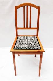 Manche stehen auf einem gebogenen aber dennoch grazilen fuß. Antiquitaten Antiquitaten Haus Heymann Gmbh Antik Mobel In Darmstadt Antike Mobel Jugendstil Stuhle