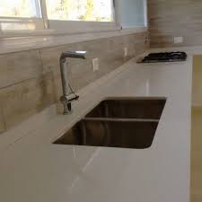 Ninguna cocina estaría completa sin la mesada, esta es sin duda uno de los pilares mas importantes ya que en por lo que en este post vamos a hablar de los mejores tipos de encimeras para cocina. Mesada Cocina Silestone La Espanola