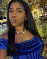 Miranda Beal's Instagram, Twitter & Facebook