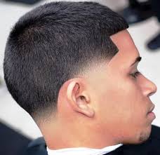 O fade hair possui uma graduação mais acentuada e parte de uma base quase raspada até atingir comprimentos maiores. Mid Fade Corte De Pelo Taper Bajo Guia Para Realizar Un Corte Low Fade Perfecto El Corte De Pelo Taper Consiste En Degradar Gradualmente La Longitud Y Volumen Del Cabello