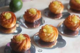 Mini Babas Au Rhum Ananas Et Citron Vert De Cyril Lignac Recette Ananas Baba Au Rhum Alimentation