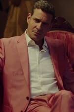 Gadiot si batte anche attivamente contro la schiavitù e il traffico di esseri umani, e una volta remò attraverso l'atlantico per sostenere la causa. Tv Time Queen Of The South S03e06 Los Enamorados Tvshow Time