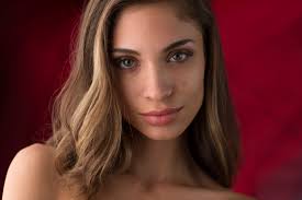 One or Two? I created these images for @sekonicglobal to demonstrate the  power of their L-478 meter. Model: Amanda David Canon 5DM3 Canon 85mm  f/1.2L USM 85mm 1/100 @f/2.8  https://youtu.be/_cHkh3Iuvxw?si=ItKptxOY7fmIxcfi #studiolighting  #photography #