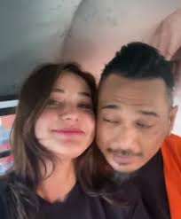 Jerinx bebas dari lapas kerobokan, selasa (8/6/2021), pukul 09.00 wita.nora membagikan momen bertemu dengan jerinx pada akun instagram pribadinya. Momen Mesra Jerinx Sid Dan Nora Alexandra Melepas Rindu Di Mobil Tahanan Kumparan Com