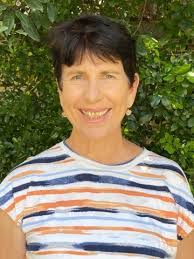 Melissa Cryer's Instagram, Twitter & Facebook