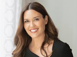 Karen Winn's Instagram, Twitter & Facebook