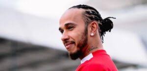 Lewis Hamilton wil naar de ruimte gaan: "Ik sprak er met Elon Musk over  maar die dingen ontploffen ook!"