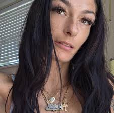 Unconditional surrender statue in Sarasota