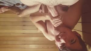 Novio da sexy BJ en la sauna