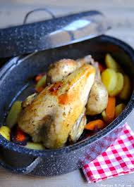 Pintade En Cocotte Au Four Carottes Et Pommes De Terre Recette Pintade Recette Recettes De Cuisine Recette De Plat