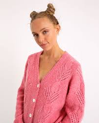 Je partage avec vous sur mon blog « pimkie shop »mes coups de coeur mode et beauté, vous trouverez aussi de la déco, des bons plans, voyages et food ! Strickjacke Mit Zopfmuster Rosa 408191257a02 Pimkie