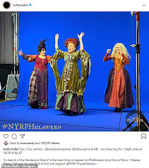 Bette midler is here to put all of your david s. Bette Midler Shares Hocus Pocus Reunion Photo With Kathy Najimy And Sarah Jessica Parker Aktuelle Boulevard Nachrichten Und Fotogalerien Zu Stars Sternchen