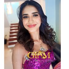 Glam By Nacho Carreño Professional Make up Hair . . 15 años de esta hermosa  princesa Andrea ✨❤️👑 . . #15años #15primaveras #makeup #estilismo