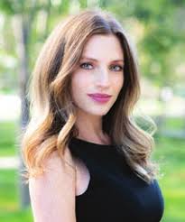 W O M E N O F I N F L U E N C E :