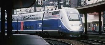 Si vous avez entre 12 et 17 et souhaitez acheter une carte avantage jeune, sachez qu'elle vous permettra également d'obtenir : Sncf La Carte 12 25 Ans Accessible Jusqu A 30 Ans Le Point