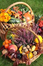Guide Des Restaurants Gastronomiques Et Hotels Tables Auberges Fruits Et Legumes Bouquet De Fruits Decoration Automnale