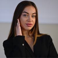 300+ perfiles de «Lola Van»