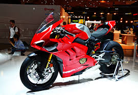 Tous les ans, les organisateurs du salon de milan (eicma), mettent sur pied un concours avec 36,7% des votes, c'est la ducati streetfighter v4 qui décroche le titre de plus belle moto du salon 2019. Salon Eicma 2018 De Milan La Premiere Journee En Photos Live Love Ride Le Blog Icasque