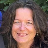 Elizabeth Weedon's Instagram, Twitter & Facebook