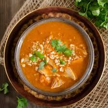 Recette De Poulet Sauce Cremeuse Au Beurre D Arachides Coup De Pouce In 2020 Sweet Potato Recipes Good Sweet Potato Recipe African Peanut Stew