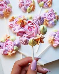 Meringue Pops Crabapple Approved Avec Images Techniques De Decoration De Gateau Idee Patisserie Decorations De Gateaux