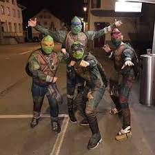 Es ist fast unmöglich, ein turtle kostüm einzeln selbst zusammenzustellen, aber das ist kein problem, da es im internet sehr viele komplette turtle verkleidungen gibt, samt panzer, authentischer ninja gürtel und maske. 20 Teenage Mutant Ninja Turtles Kostum Selber Machen Ideen Teenage Mutant Ninja Turtles Kostum Ninja Turtles Kostume Karneval