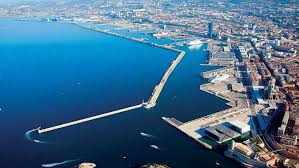 A Marseille Hangar Portuaire Xxl Cherche Locataire Et Nouvelle Vie Marseille Nouvelle Vie Port Maritime