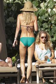 Between the combination of the anatomy and absolutely wonderful conditions, the shape is supposed to look like. Kelly Ripa Gives A Cheeky Flash Of Her Pert Derriere As She Hits The Beach In Hawaii Daily Mail Online