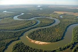 Leticia es la capital del amazonas colombiano y tiene más de 40 mil habitantes, es de las principales ciudades en la triple frontera. Mundoteka Brasil El Rio Amazonas