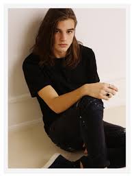 Do whatever you like, be yourself and you will attract the right girl and that is all that matters right? Pretty Male Models Long Hair Hd Modello